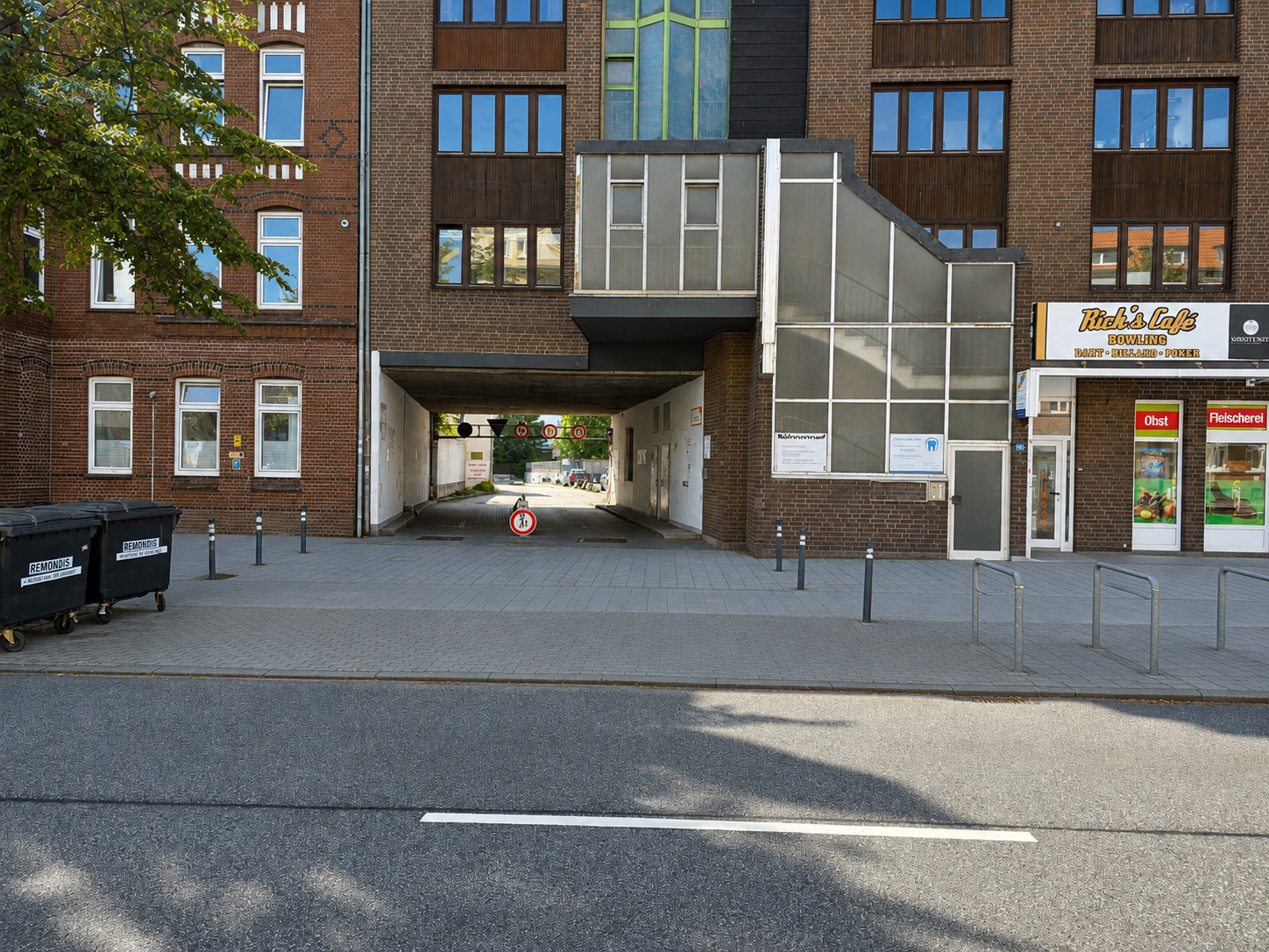 Gebäudedurchfahrt zur Tiefgarage Kiel